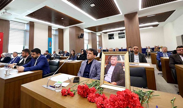 Onikişubat Belediye Meclisi, vefat eden Menderes Akıllı'yı unutmadı