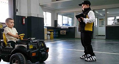 Önlüğü giyen minikler, ustalığa soyundu