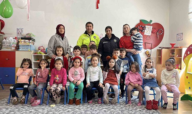 Ordu'da anasınıfı öğrencilerine trafik eğitimi verilerek polislik mesleği tanıtıldı