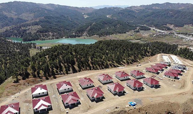 Orman ve baraj manzaralı deprem konutları