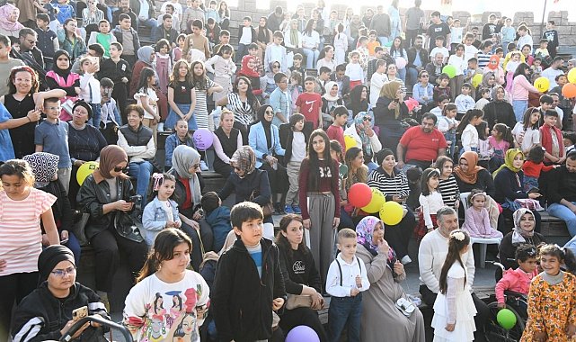 Osmaniye'de çocuklar bayram şenliğinde doyasıya eğlendi
