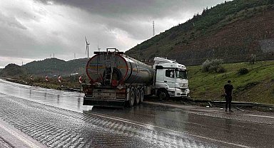 Osmaniye'de kontrolden çıkan tanker bariyerlere çarptı