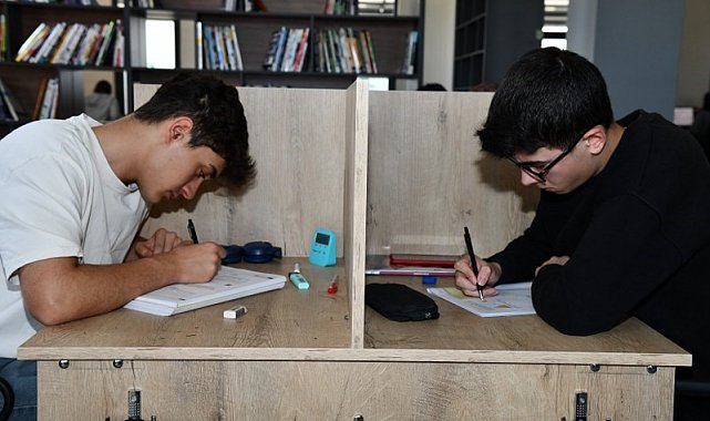 Osmaniye'de öğrencilerin gözde mekanı "Genç Kitap Kafe" oldu