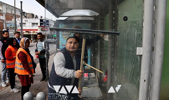 Osmaniye'de otobüs duraklarında genel temizlik çalışması