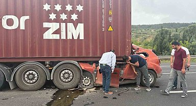 Osmaniye'de otomobil tıra arkadan çarptı: 1 ölü