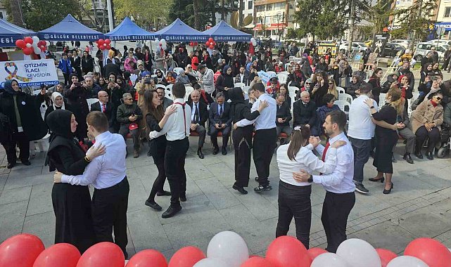 Otizm Farkındalık Günü Gölcük'te renkli görüntülere sahne oldu