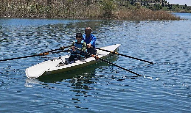 Otizmli çocuklar kürek sporu ile tanıştı