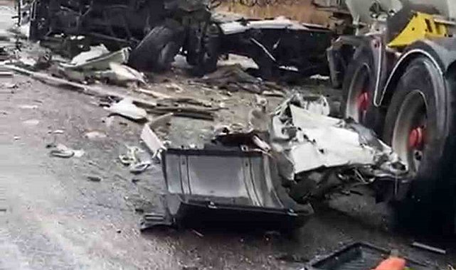 Otobüsle tankerin çarpıştığı kazada 1 kişi hayatını kaybetti