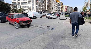 Otomobil ile motosiklet çarpıştı: 1 yaralı