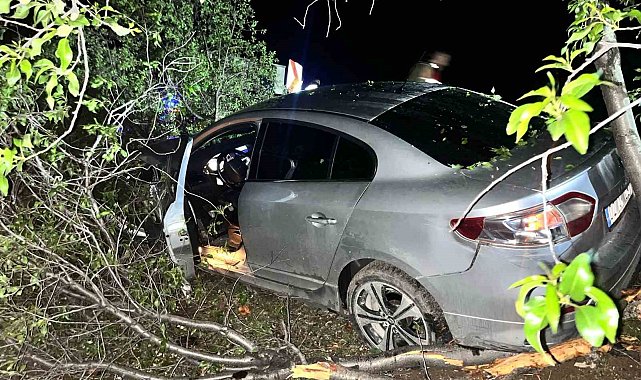 Otomobil şarampole yuvarlandı: 2 yaralı