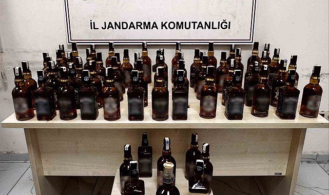 Otomobilden şişe şişe kaçak içki çıktı