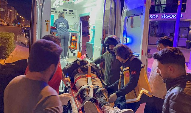 Otomobille kafa kafaya çarpışan motosikletin sürücüsü yaralandı