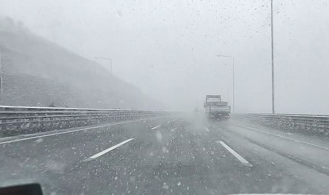 Otoyolda kar, görüş mesafesini 10 metreye kadar düşürdü