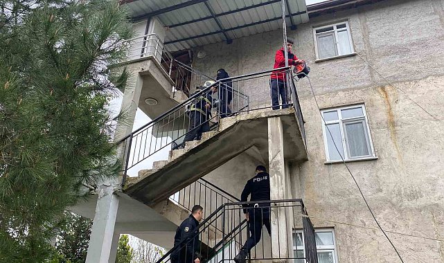 Oturma odasında korkutan yangın