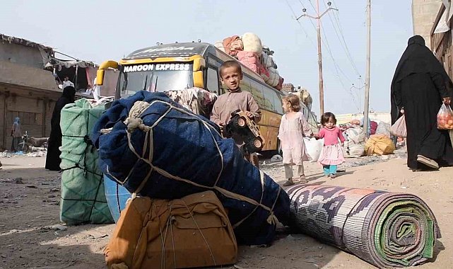 Pakistan'da 13 bin 500'den fazla Afgan ülkesine geri döndü