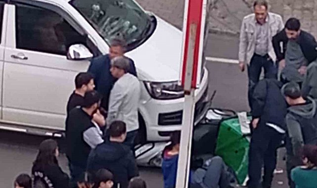 Panelvan motosiklete çarptı: 1 yaralı