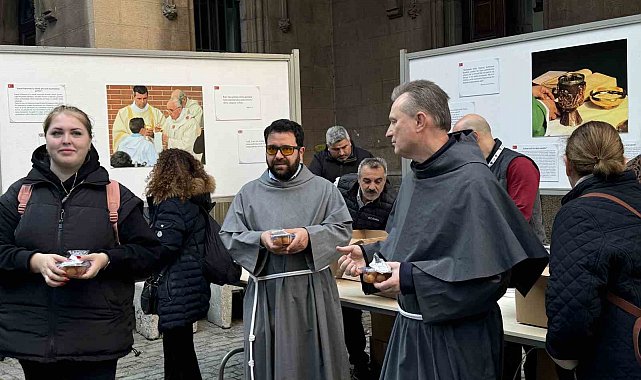 Papa Franciscus için St. Antuan Kilisesi'nde lokma dağıtıldı