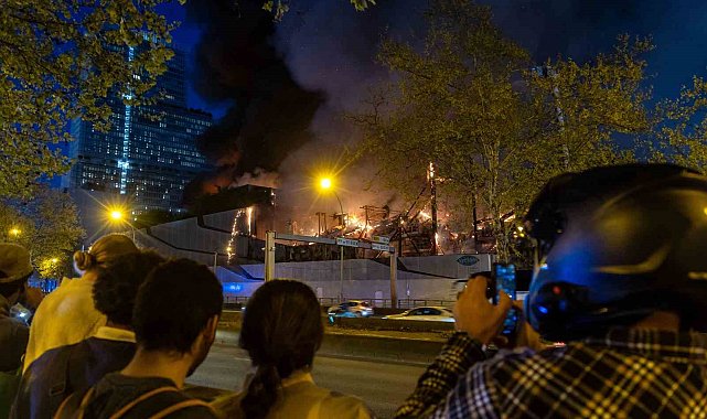 Paris'te yangın paniği: 200 itfaiyeci müdahale etti