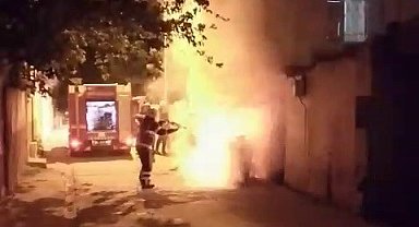 Park halindeki motosiklet alev alev yandı