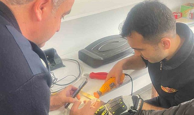 Parmağında sıkışan yüzük spiralle kesilerek çıkartıldı