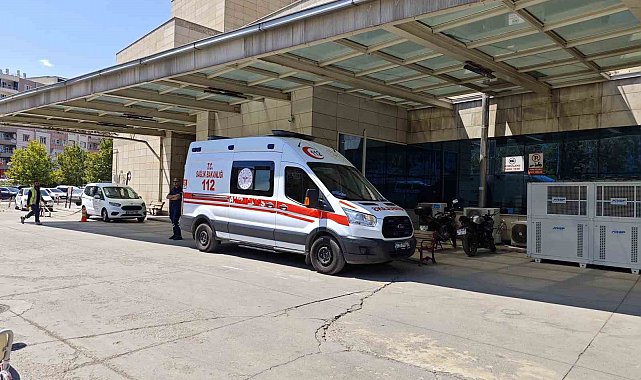 Pekmez tenceresine düşen çocuk ağır yaralandı