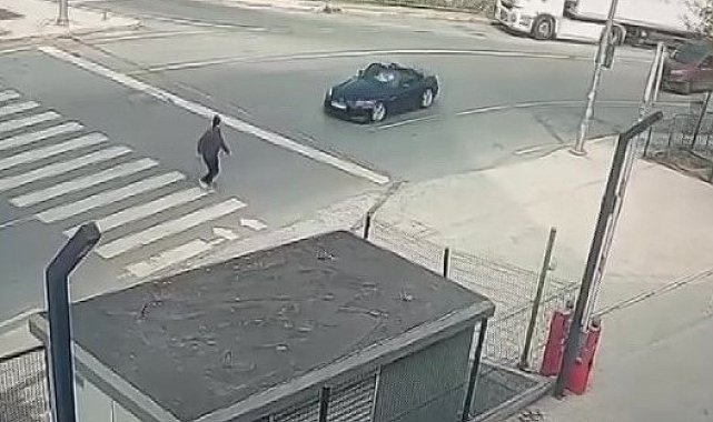 Pendik'te bir sürücü, yaya geçidindeki kişinin üzerine otomobilini sürdü