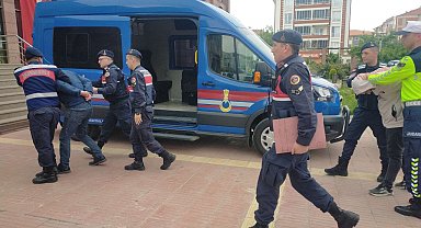 Piyasaya sürecekleri sentetik ecza haplarla yakalanan 2 şahıs tutuklandı