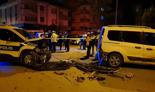 Polis aracının da karıştığı zincirleme kaza: 2 polis yaralı