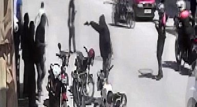 Polisin silahlı şahsa kahramanca müdahalesi kamerada