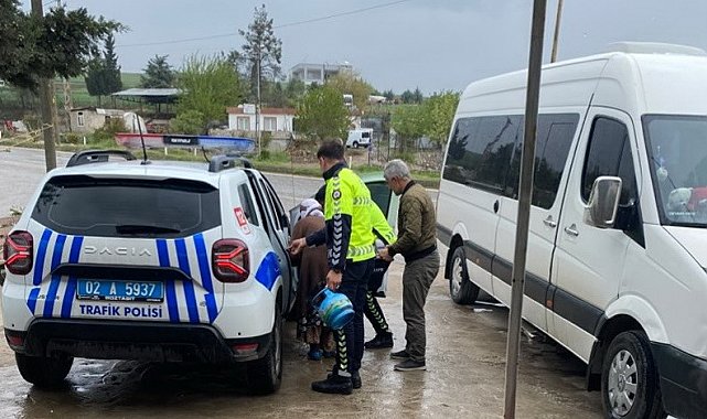 Polisler yaşlı kadının tüpünü alıp evine kadar bıraktı