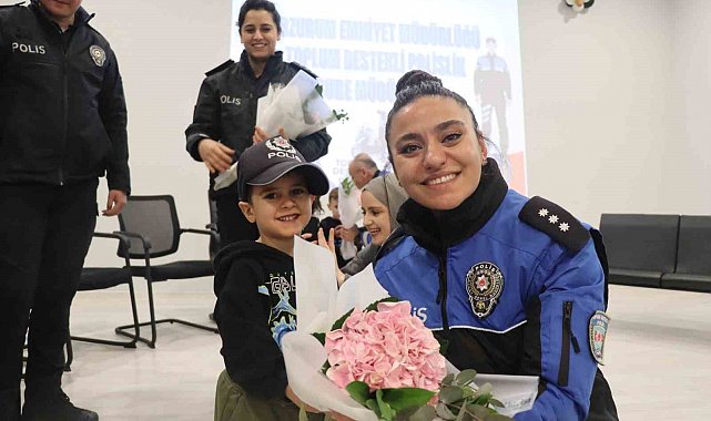 Polisten çocuklara sürpriz ziyaretler