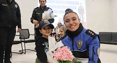 Polisten çocuklara sürpriz ziyaretler