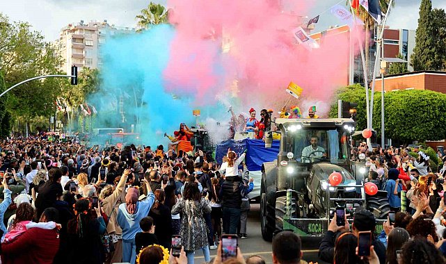 Portakal Çiçeği Karnavalı'nda renkli görüntüler oluştu