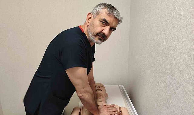 Prof. Dr. Akpınar: "Kalp krizinde kalp masajı çok önemli"