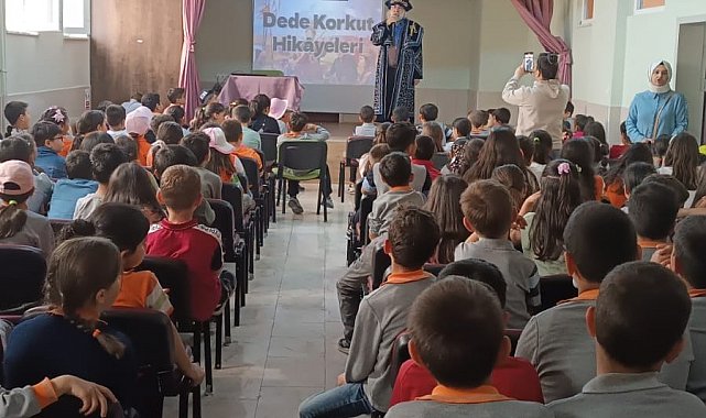 Prof. Dr. Mehmet Ekiz'den öğrencilere Dede Korkut'la milli değerler dersi