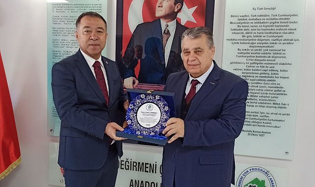 Protokol üyeleri ve eğitimciler kütüphane açılışında bir araya geldi