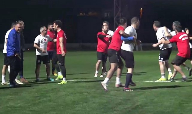 "Antrenmanda kavga var" ihbarına geldiler, meşaleler eşliğinde pastayı görünce şaşırdılar