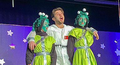 "Dünyanın Kalbi, Bir Uzay Macerası" adlı tiyatro oyunu sergilendi