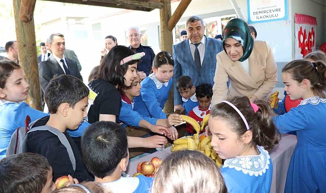 "Gelenekten Geleceğe Sağlıklı Nesiller" projesiyle öğrencilere meyve desteği