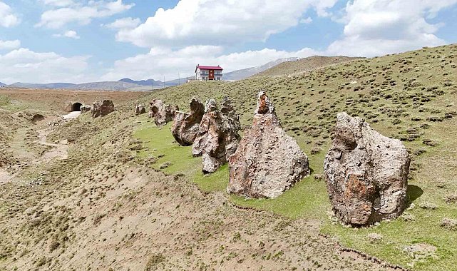 "Nemrut'un develeri" tahrip oluyor