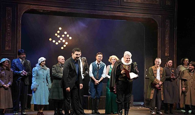 "Yaşamak mı Yoksa Ölmek mi?" Adana'da alkış topladı