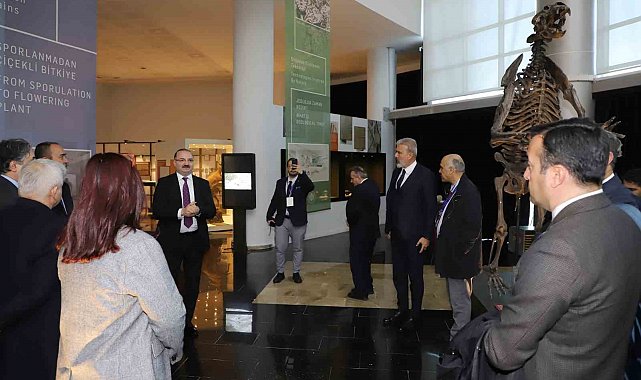 Rektör Hacımüftüoğlu, Türkiye ilaç endüstrisinin öncü isimleriyle bir araya geldi