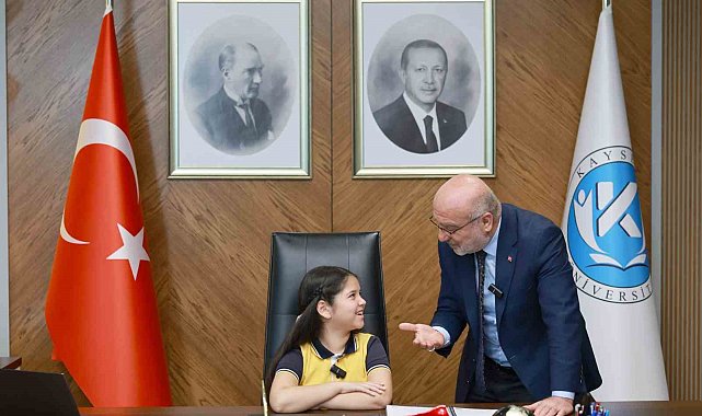 Rektör Karamustafa, koltuğunu 4. sınıf öğrencisine devretti