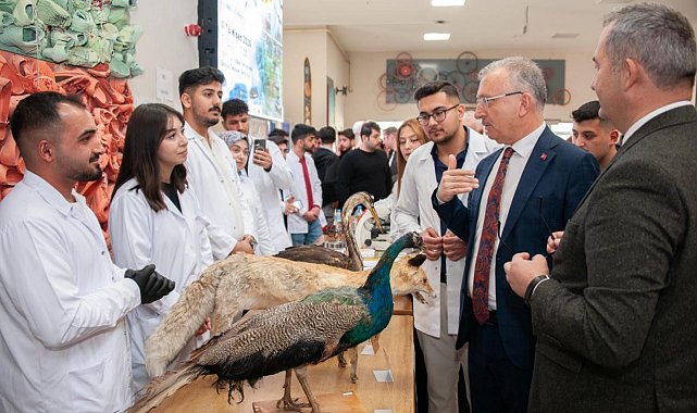 Rektör Levent, 16 Nisan Dünya Biyologlar Günü etkinliğine katıldı