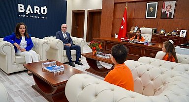 Rektör Uzun, koltuğunu çocuklara devretti