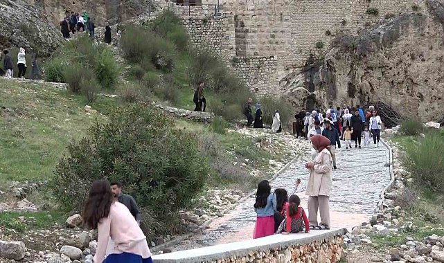Restorasyonu tamamlanan eski Kahta Kalesi'ne ziyaretçi akını