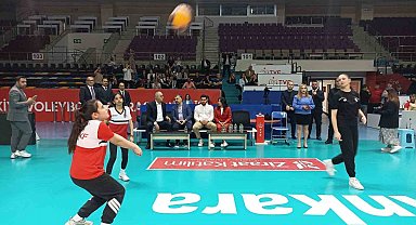 RTÜK Başkanı Şahin, Türkiye Voleybol Federasyonu'nda çocuklarla bir araya geldi