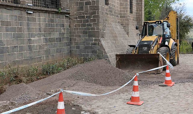 Sahabe kabirlerinin bulunduğu bölgede kanalizasyon kokusuna tepki