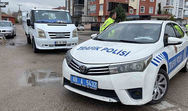 Sahte plakalı kamyonetin sürücüsü kovalamacayla yakalandı