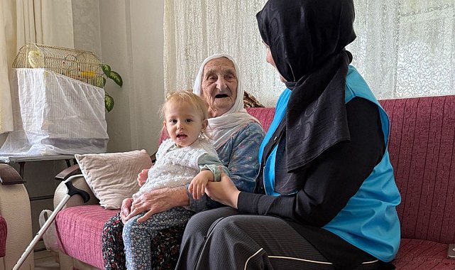 Sakarya'nın 105 yaşındaki çınarına tebessüm oldular